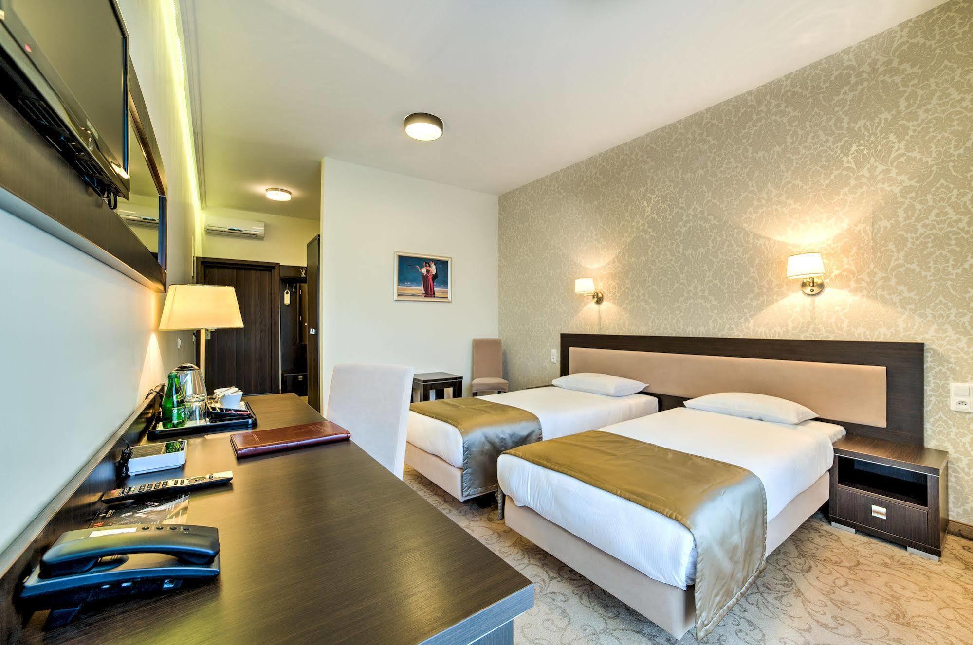 Hotel Luxor Люблин Экстерьер фото