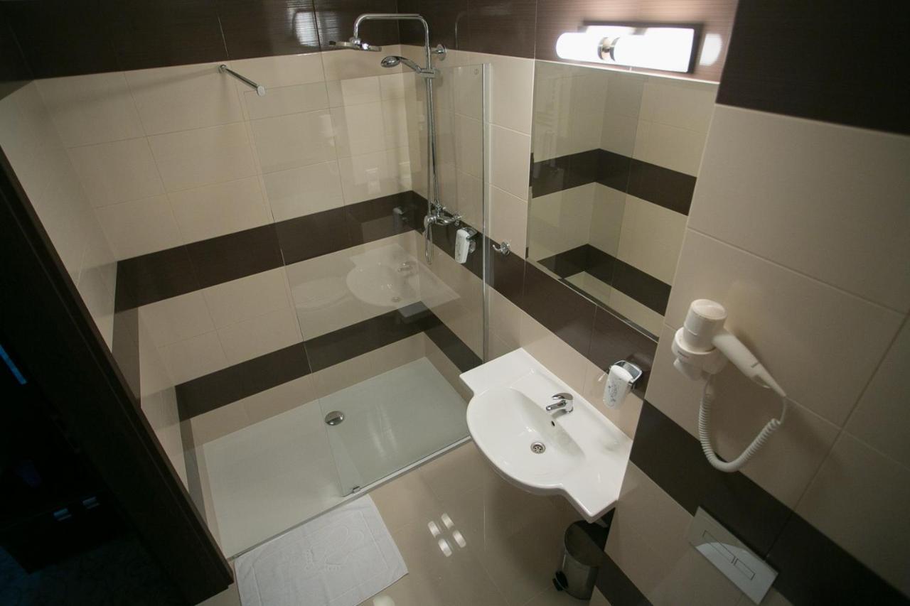 Hotel Luxor Люблин Экстерьер фото